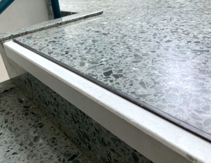 Anti-Rutsch-Streifen auf Treppenstufen