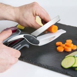 Knife-Scissors With Chopping Board