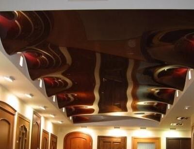 Spanndecke in Wellenform